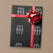 Modern aussehendes monogrammierter Name | Schwarz Geschenkpapier