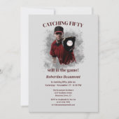 Modern Baseball Catching Fifty Männer 50. Geburtst Einladung (Vorderseite)