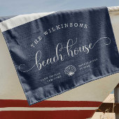 Modern Beach House Familie Name Script Navy Blue Strandtuch