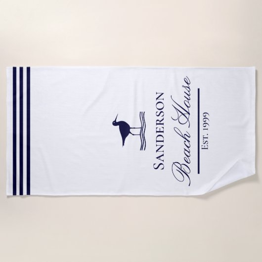 Modern Beach House White Navy Blue Sandpips Strandtuch (Vorderseite)