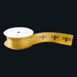 Modern Bee Niedlich Yellow Kids Summer Birthday Pa Satinband<br><div class="desc">Moderne Bee Niedlich Yellow Kids Summer Birthday Party Satin Ribbon rundet das Thema-Matching Geschenk perfekt ab. Das Design umfasst Bienen und Text auf einem gelben Hintergrund. Gelbe Akzente fügen dem einfachen Design eine Touch von Farbe hinzu. Sie können das Produkt leicht anpassen, indem Sie Ihren eigenen Text (z.B. danke) hinzufügen...</div>