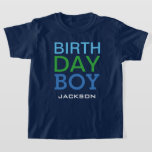 Modern Birthday Boy Navy Blue Name Age Number T-Shirt<br><div class="desc">Das individuell gestaltete Shirt "Birthday Boy" zeichnet sich durch modernes Textdesign in Blau,  Grün und Weiß aus. Personalisieren Sie den Text mit Vorname und Altersnummer Ihres Kindes auf der Rückseite. Farben können alle angepasst werden.</div>