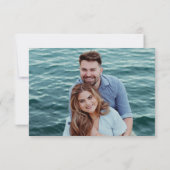 Modern Black and White Chic Wedding RSVP Karte (Rückseite)