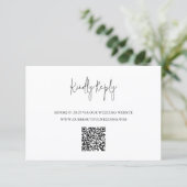 Modern Black and White QR Code Chic Wedding RSVP Karte (Stehend Vorderseite)