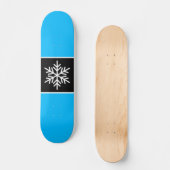 Modern Black Azure Blue White Stripes Snowflake Skateboard (Vorderseite)