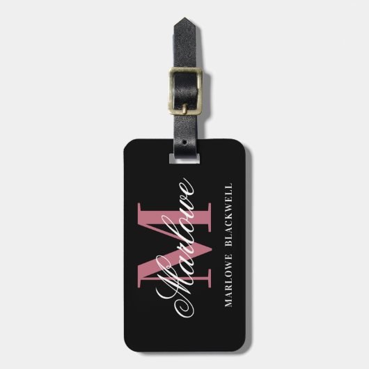 Modern Black Blush Pink Monogram Script Gepäckanhänger (Vorderseite vertikal)