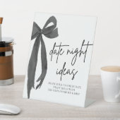 Modern Black Bow Bridal Date Night Ideenspiel Sockelschild (In SItu)