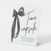 Modern Black Bow Time Capsule Game Sign Sockelschild (Vorderseite)
