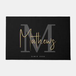 Modern Black Charcoal Gold Monogram Family Name Fußmatte