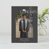 Modern Black Congrats Graduate Photo Announcement (Stehend Vorderseite)
