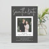 Modern Black Custom Engagement Photo Save the Date Einladung (Stehend Vorderseite)