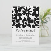 Modern Black Floral QR Code Wedding Einladung (Stehend Vorderseite)