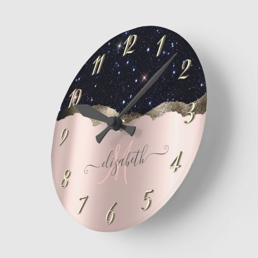 Modern Black Glitzer Rose Gold Monogram Runde Wanduhr (Winkel)