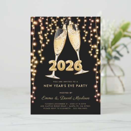 Modern Black Gold Champagne 2026 New Years Eve Einladung (Stehend Vorderseite)