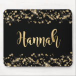 Modern Black Gold Glitzer Confetti Monogram Mousepad<br><div class="desc">Elegante stilvolle Black Gold Glitzer Konfetti Goldfolie handschrift individuelle Name Mousepad. Dieses feminine Design zeichnet sich durch einen glänzenden gelben goldenen Glitzer Konfetti-Rand auf schwarzem Hintergrund aus. BITTE KONTAKTIEREN SIE MICH VOR DER BESTELLUNG MIT IHREM NAMEN IN DIESER BESTELLUNG: NAME (ODER IHRER BENUTZERTEXT). (Dieser Produkt-Link erforderlich) Ich werde Ihren Namen...</div>