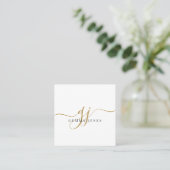 Modern Black Gold Monogram Feminine Script Name Quadratische Visitenkarte (Stehend Vorderseite)