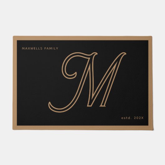 Modern Black Gold Monogram Script Family Name Fußmatte (Vorderseite)