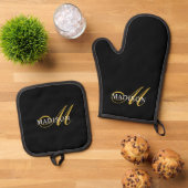 Modern Black Gold Monogram Script Ofenhandschuh & Topflappen-Set (Oben Unten)