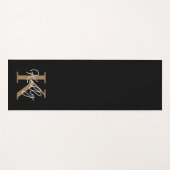 Modern Black Gold Monogram Script Yogamatte (Vorderseite (Horizontal))