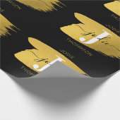 Modern Black & Gold Script Monogram Geschenkpapier (Ecke)