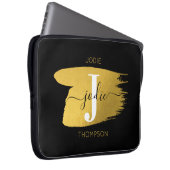 Modern Black & Gold Script Monogram Laptopschutzhülle (Vorne Rechts)