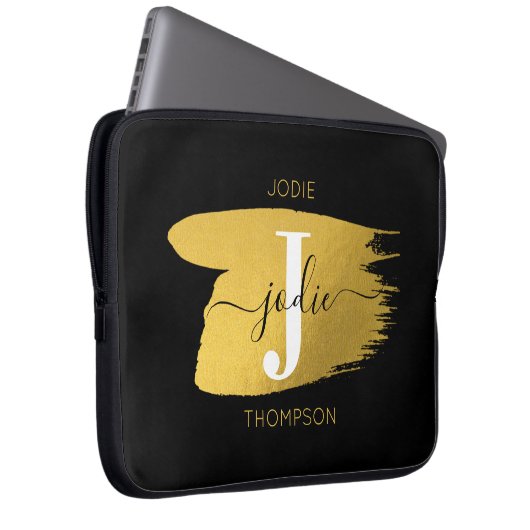 Modern Black & Gold Script Monogram Laptopschutzhülle (Vorne Rechts)
