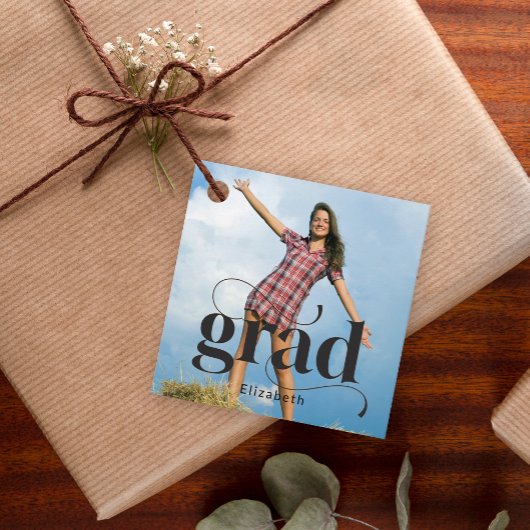  Modern Black Grad Typography Photo Graduation Geschenkanhänger