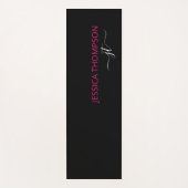 Modern Black Hot Pink Simple Script Monogram Name  Yogamatte (Vorderseite)