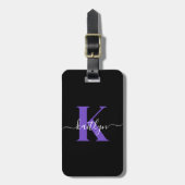 Modern Black Lila Script Monogram Gepäckanhänger (Vorderseite vertikal)