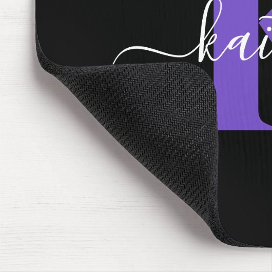 Modern Black Lila Script Monogram Mousepad (Ecke)
