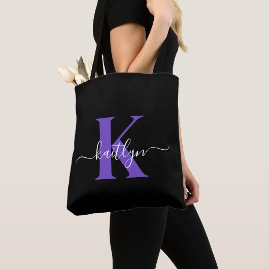 Modern Black Lila Script Monogram Tasche (Von Nahem)
