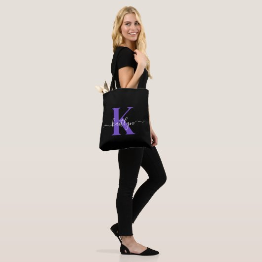 Modern Black Lila Script Monogram Tasche (Am Model)