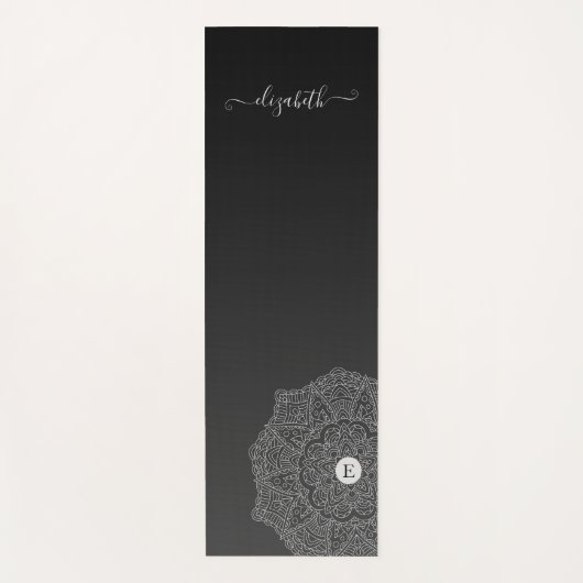Modern Black Mandala Monogram Name Yogamatte (Vorderseite)