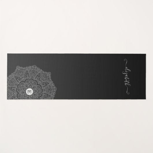 Modern Black Mandala Monogram Name Yogamatte (Vorderseite (Horizontal))