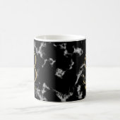 Modern Black Marmor Gold Typografy name monogram Kaffeetasse (Mittel)