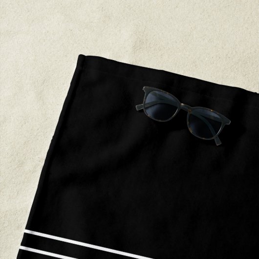 Modern Black Mit Monogramm White Script Beach Hand Strandtuch (Beispiel)