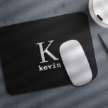 Modern Black Monogram Name personalisiert Mousepad<br><div class="desc">Man Monogramm und Name erstellen Sie Ihre eigene Mousepad Vorlage in Schwarz-Weiß. Sie können Hintergrund- und Textfarben ändern,  indem Sie die Option Anpassen auswählen. Es kann ein besonderes Geschenk für einen Freund,  Ehemann,  Sohn,  Vater,  Bräutigam,  Trauzeuge zum Geburtstag,  Hochzeit,  Weihnachten oder Abschluss sein.</div>