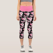 Modern Black Paisley Pink Flamingo Capri Leggings (Vorderseite)