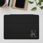 Modern Black Personalisiert Monogram Name iPad Pro Cover<br><div class="desc">Individuell gestaltete iPad-Abdeckung mit modernem Handskriptmonogramm mit individuellem Initial- und Namen.</div>