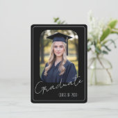 Modern Black Photo Graduation Party Invitation Einladung (Stehend Vorderseite)