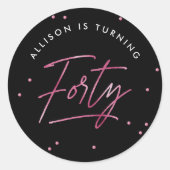 Modern Black Pink Calligraphy 40. Geburtstag Runder Aufkleber (Vorderseite)