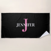 Modern Black Pink Minimalistisch Monogram Name Strandtuch (Vorderseite)