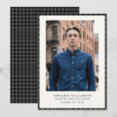 Modern Black Plaid Class of 2026 Photo Graduation Ankündigung (Vorne/Hinten)