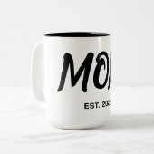 Modern Black Script Established Mom T-Shirt Zweifarbige Tasse (Vorderseite Links)