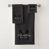 Modern Black Script Typografy Initial Monogram Badhandtuch Set (Insitu)