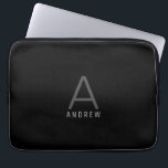 Modern Black Simple Monogram Initial Name Laptopschutzhülle<br><div class="desc">Moderne,  elegante und schlichte männliche Monogramm-Initial und individuelle Name auf einer personalisierten Laptop-Hülle in einem klassisch minimalen,  beruflich aussehenden serifenlosen Schriftart für einen einfachen,  beruflichen und modernen Look.</div>