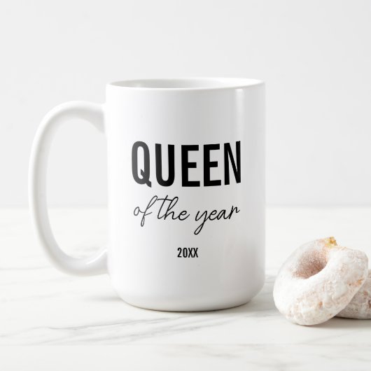 Modern Black Typography Simple Personalized Queen Kaffeetasse (Mit Donut)