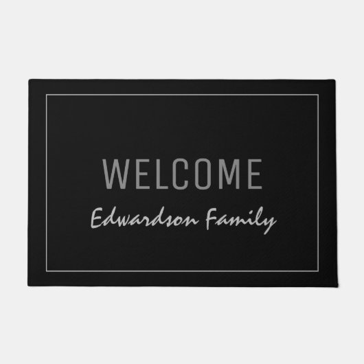 Modern black Welcome monogram family name Fußmatte (Vorderseite)