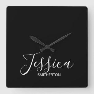 Modern Black White Full Name Elegant Minimal  Quadratische Wanduhr