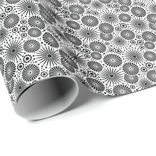 Modern Black White Geometric Flowers Starburst Geschenkpapier (Rolleneckpunkt)